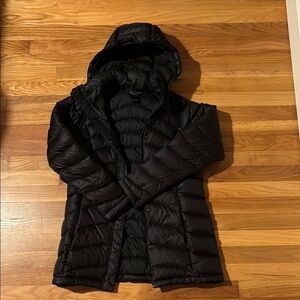 North Face mid-length black puffer coat 600